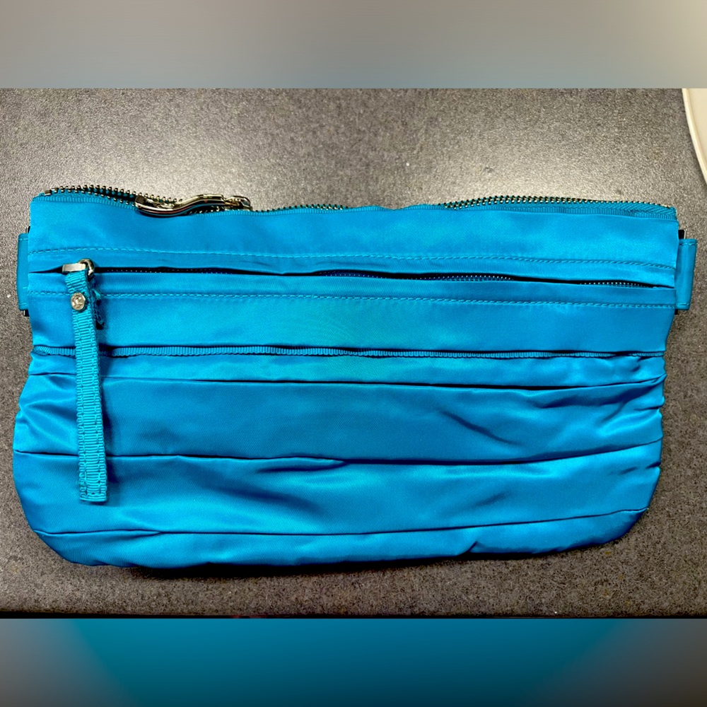 Lululemon athletics belt bag / Fanny Pack. Teal colored